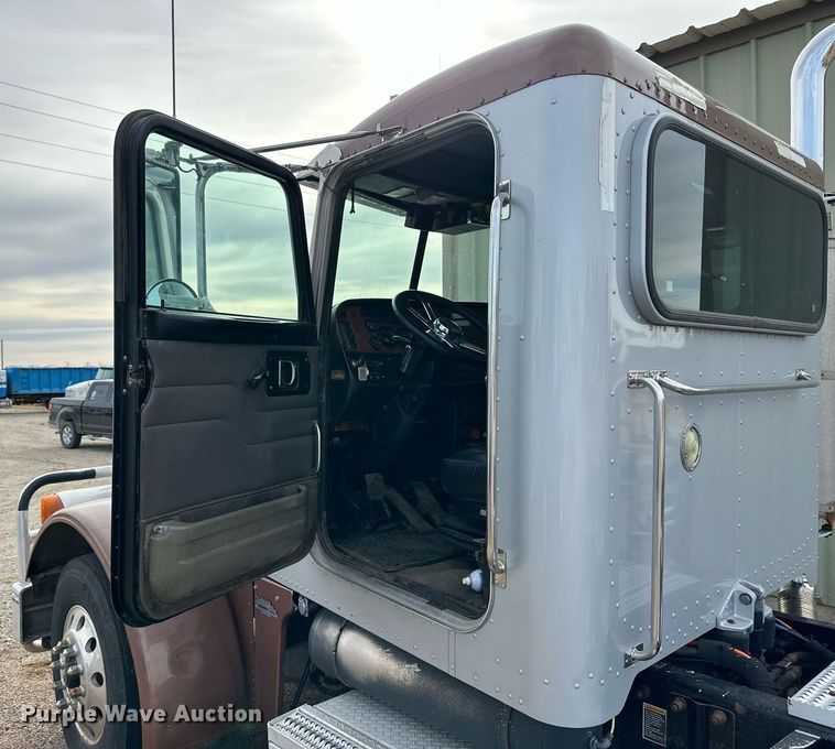 image for item OK9154 2005 Peterbilt 379  semi truck