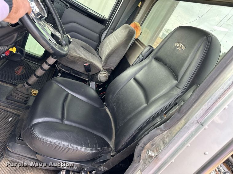 image for item OK9154 2005 Peterbilt 379  semi truck