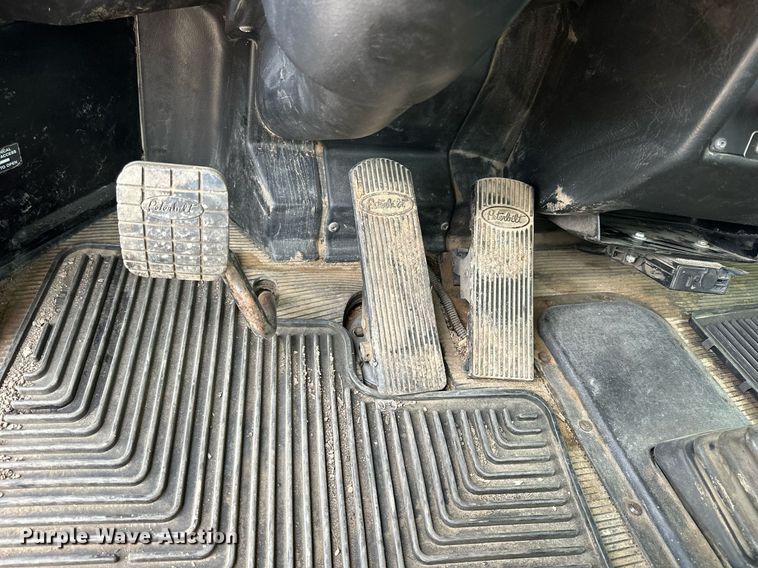 image for item OK9154 2005 Peterbilt 379  semi truck