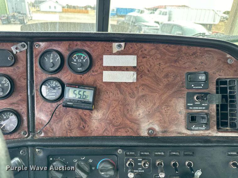 image for item OK9154 2005 Peterbilt 379  semi truck