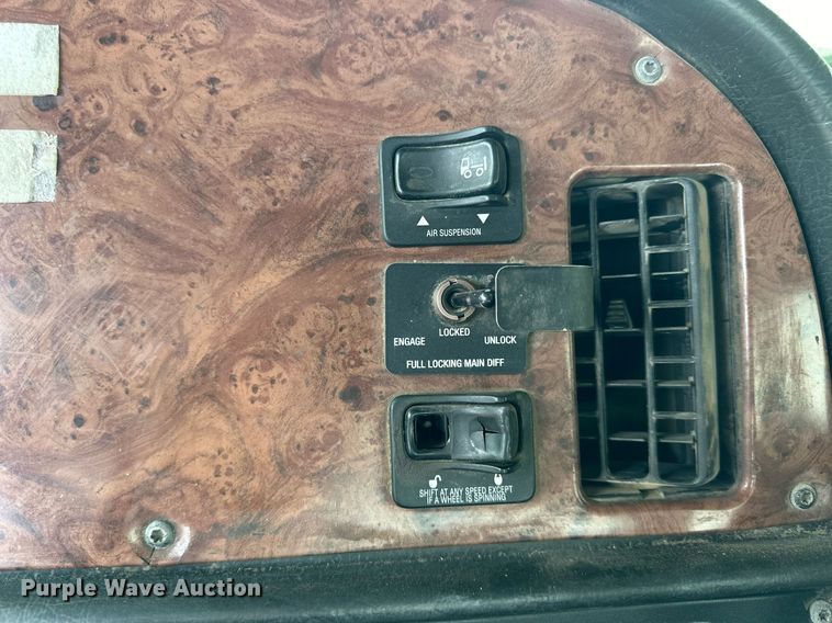 image for item OK9154 2005 Peterbilt 379  semi truck