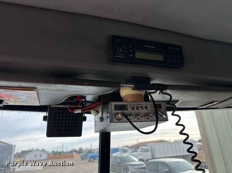 image for item OK9154 2005 Peterbilt 379  semi truck