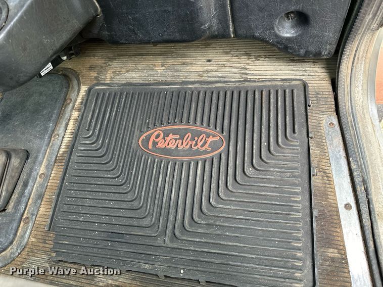 image for item OK9154 2005 Peterbilt 379  semi truck