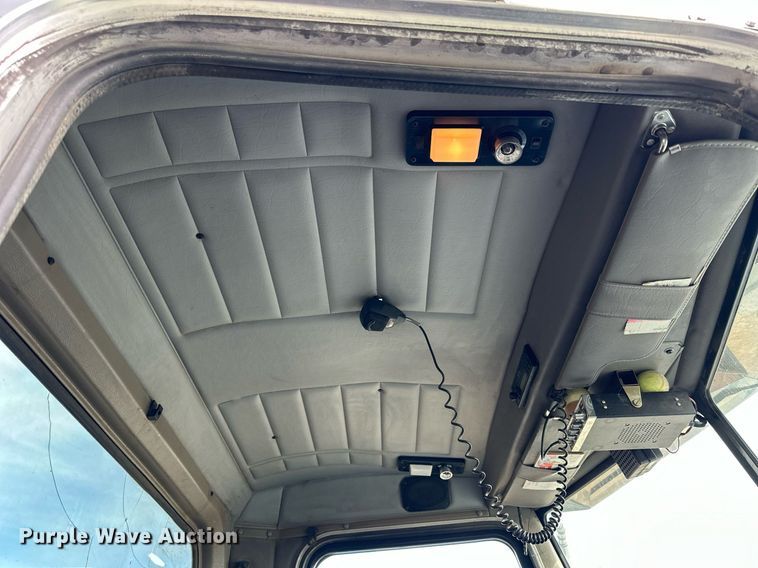 image for item OK9154 2005 Peterbilt 379  semi truck