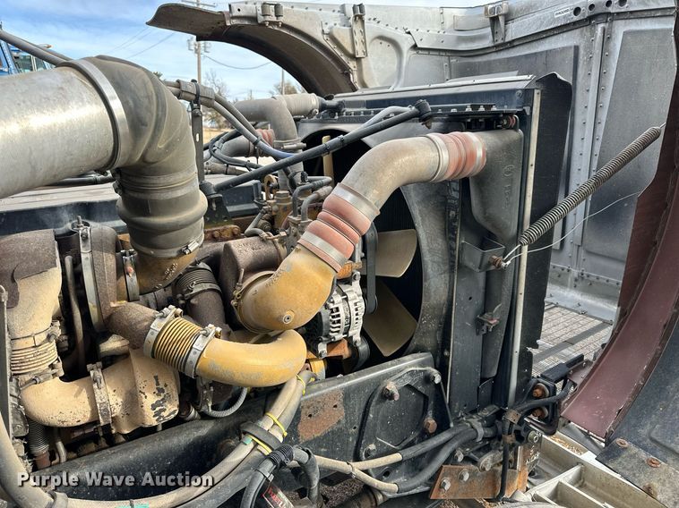 image for item OK9154 2005 Peterbilt 379  semi truck