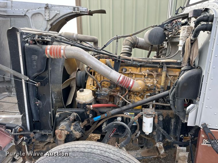 image for item OK9154 2005 Peterbilt 379  semi truck