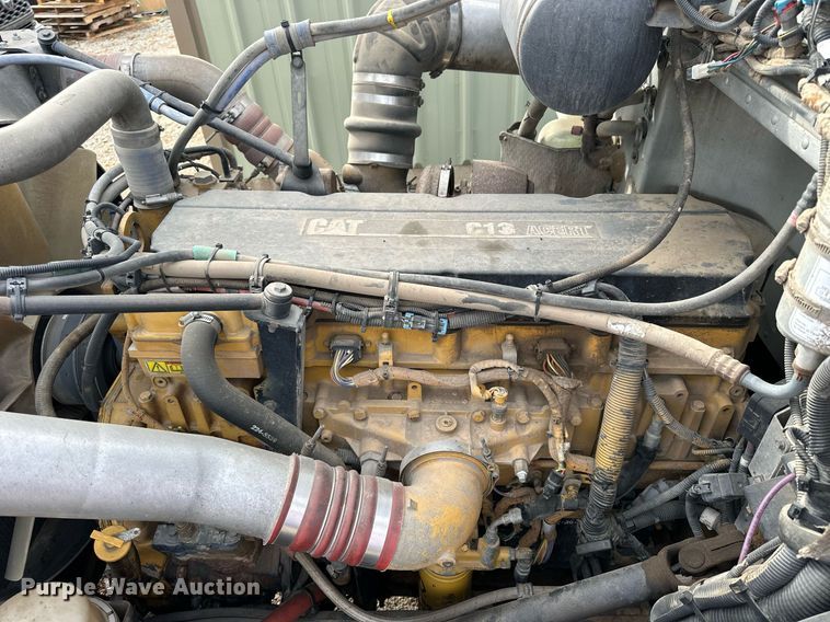 image for item OK9154 2005 Peterbilt 379  semi truck