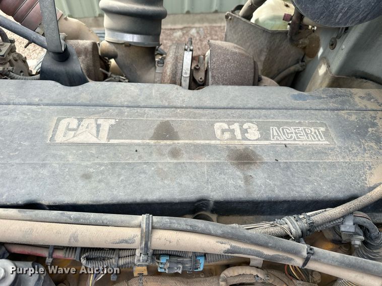 image for item OK9154 2005 Peterbilt 379  semi truck