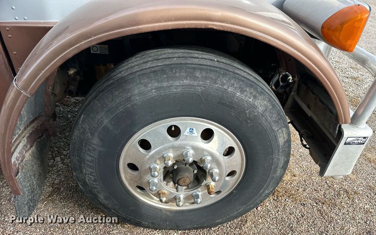 image for item OK9154 2005 Peterbilt 379  semi truck