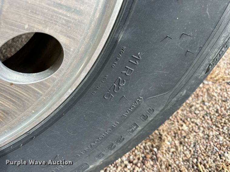 image for item OK9154 2005 Peterbilt 379  semi truck