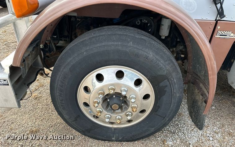 image for item OK9154 2005 Peterbilt 379  semi truck