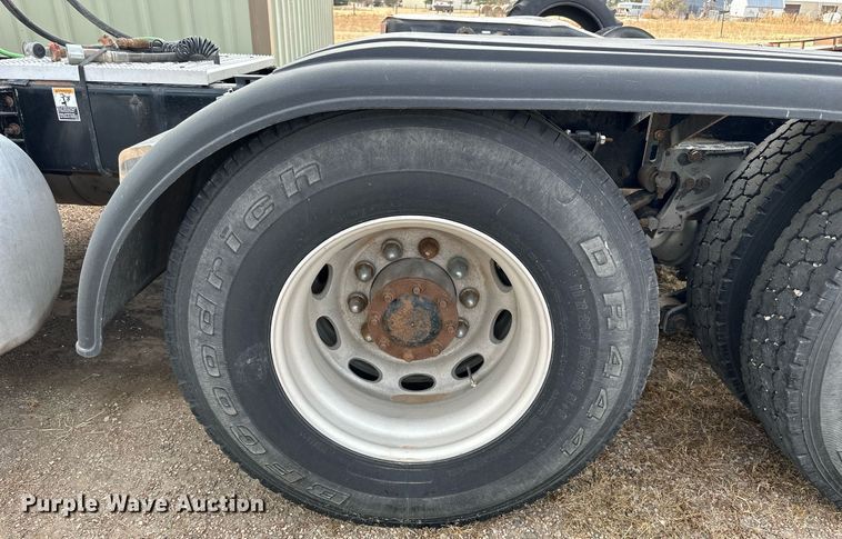 image for item OK9154 2005 Peterbilt 379  semi truck