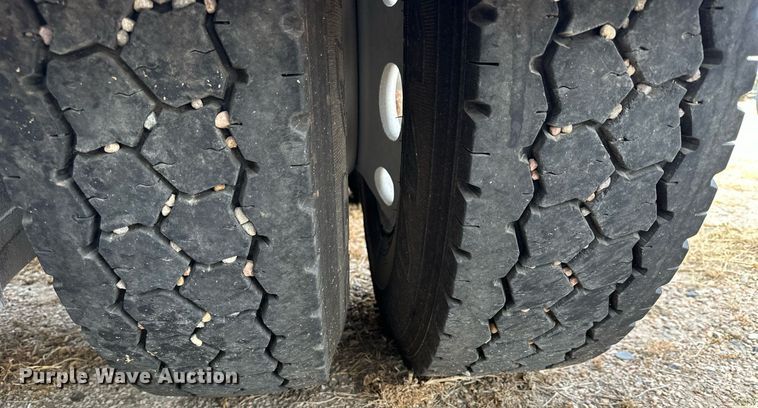 image for item OK9154 2005 Peterbilt 379  semi truck