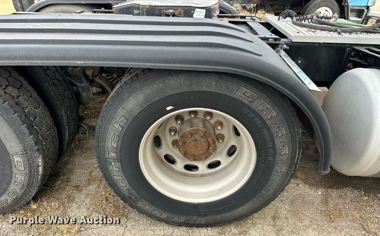 image for item OK9154 2005 Peterbilt 379  semi truck