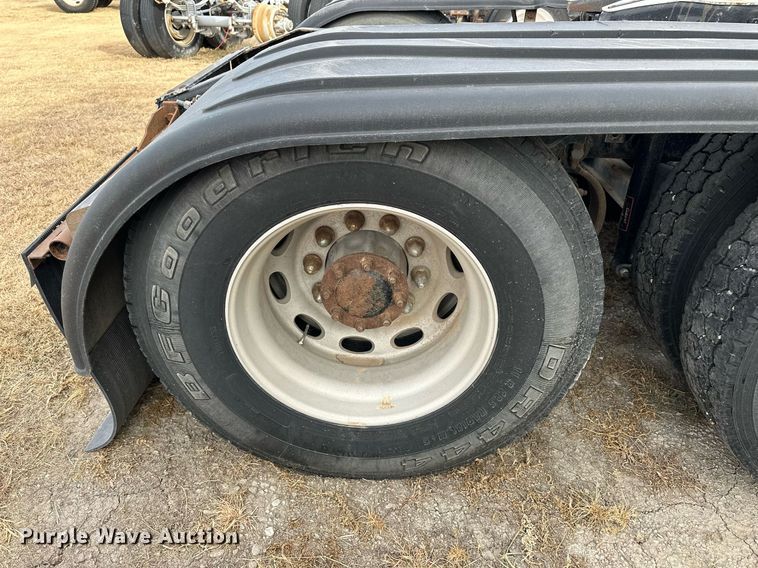 image for item OK9154 2005 Peterbilt 379  semi truck