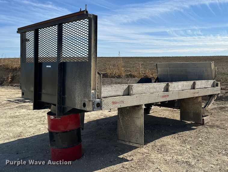 image for item OK9179 Flat bed with Lift