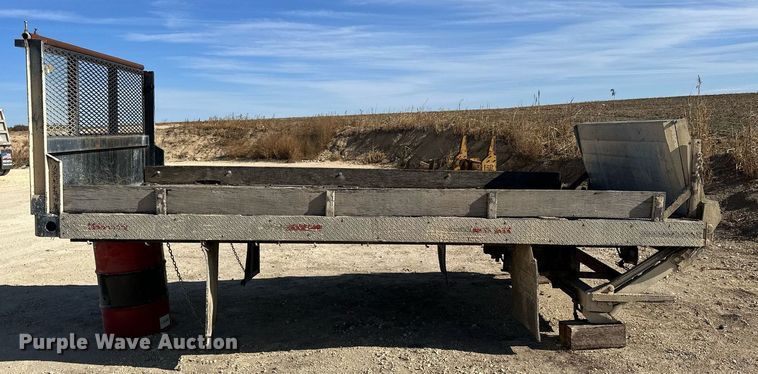 image for item OK9179 Flat bed with Lift