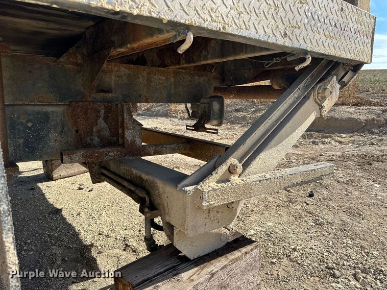 image for item OK9179 Flat bed with Lift