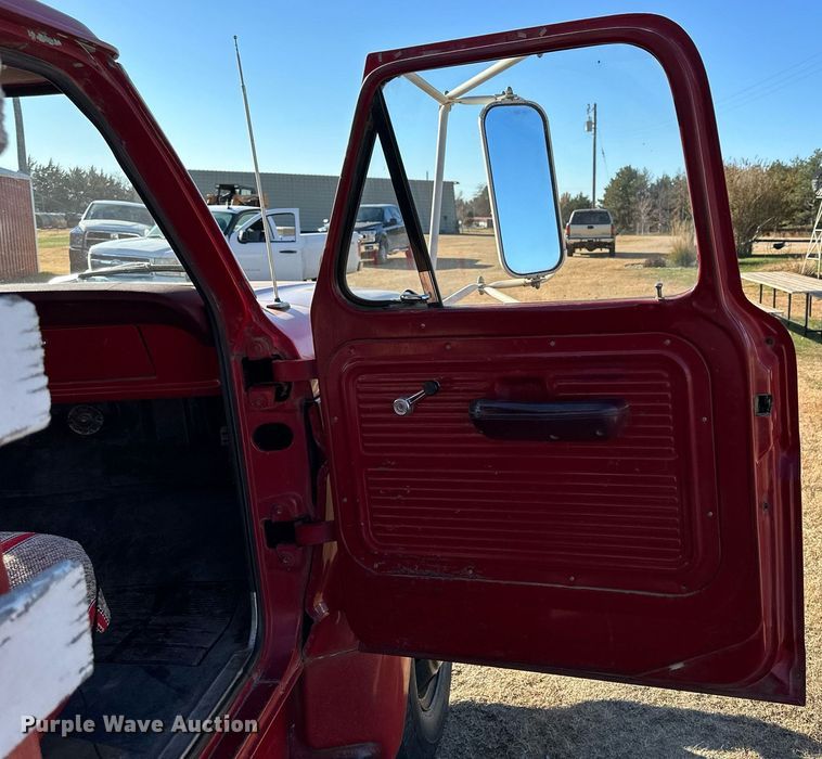 image for item OK9181 1969 Ford F600  grain truck