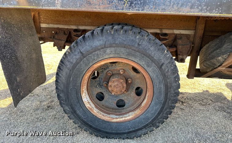 image for item OK9181 1969 Ford F600  grain truck