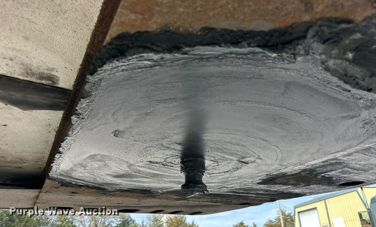 image for item OK9190 2007 Utility 3000R  refrigerated van trailer