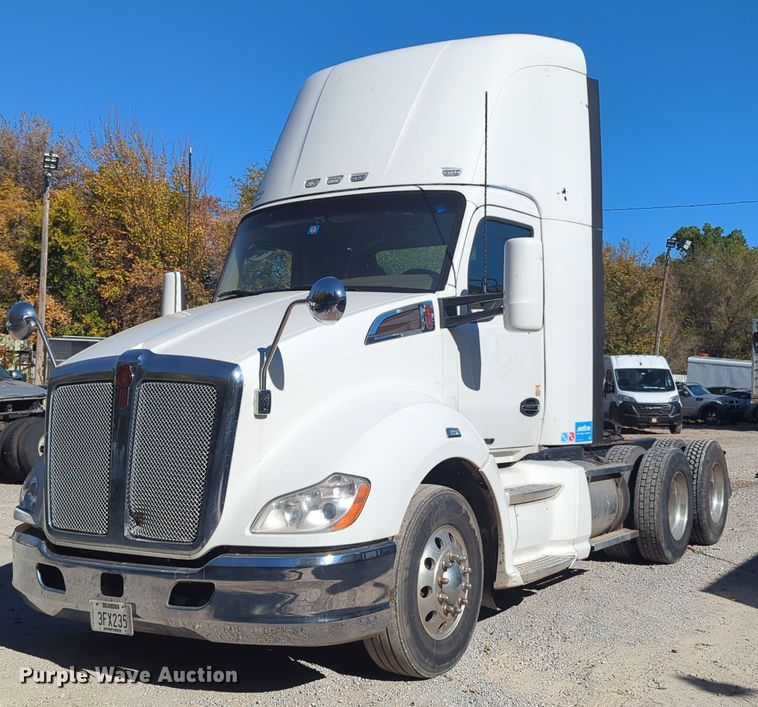 image for item OL9122 2015 Kenworth T680  semi truck