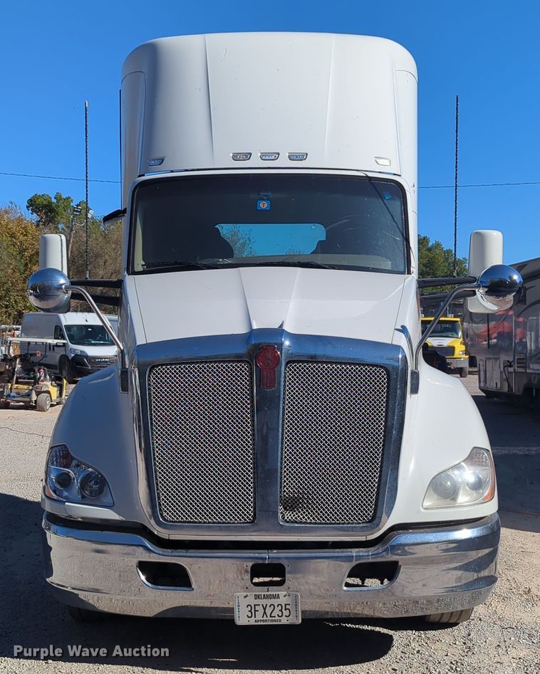 image for item OL9122 2015 Kenworth T680  semi truck