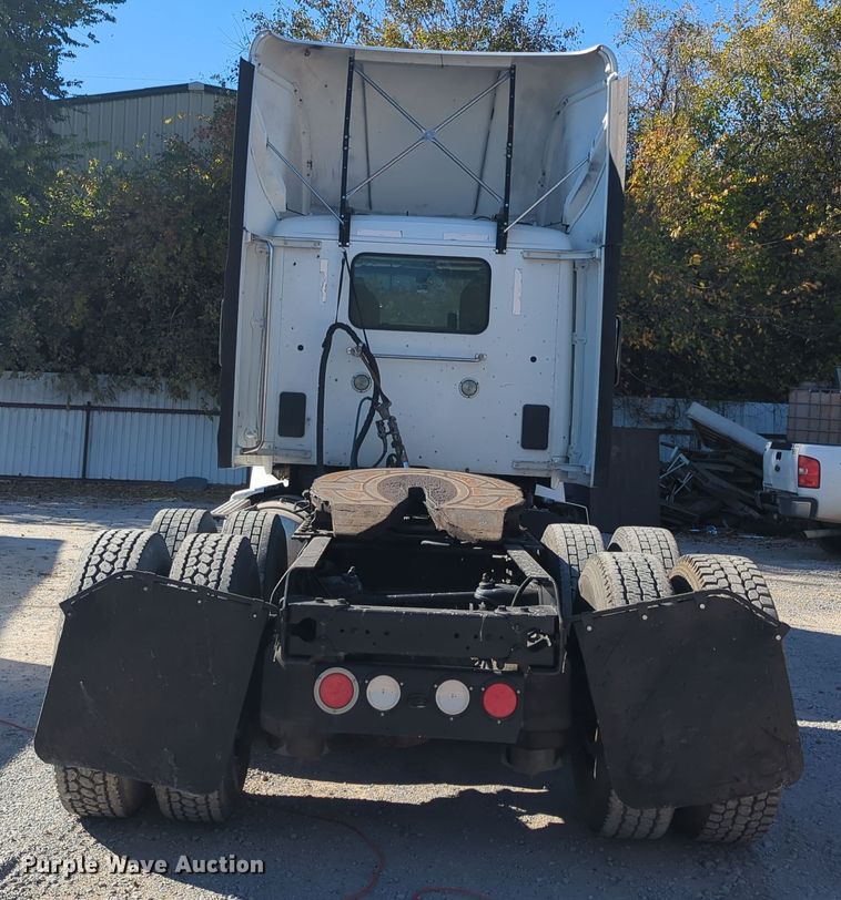 image for item OL9122 2015 Kenworth T680  semi truck