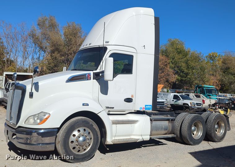 image for item OL9122 2015 Kenworth T680  semi truck