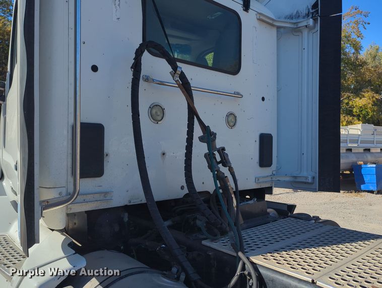 image for item OL9122 2015 Kenworth T680  semi truck