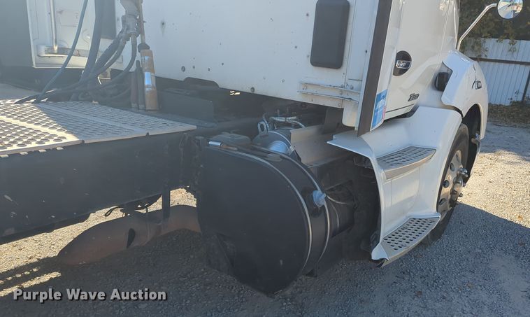 image for item OL9122 2015 Kenworth T680  semi truck