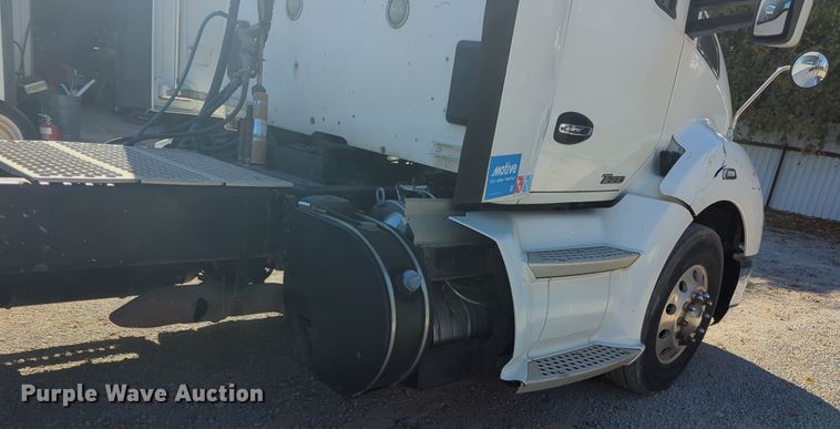 image for item OL9122 2015 Kenworth T680  semi truck