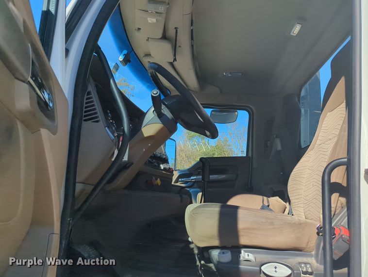 image for item OL9122 2015 Kenworth T680  semi truck