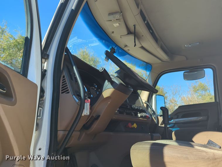 image for item OL9122 2015 Kenworth T680  semi truck