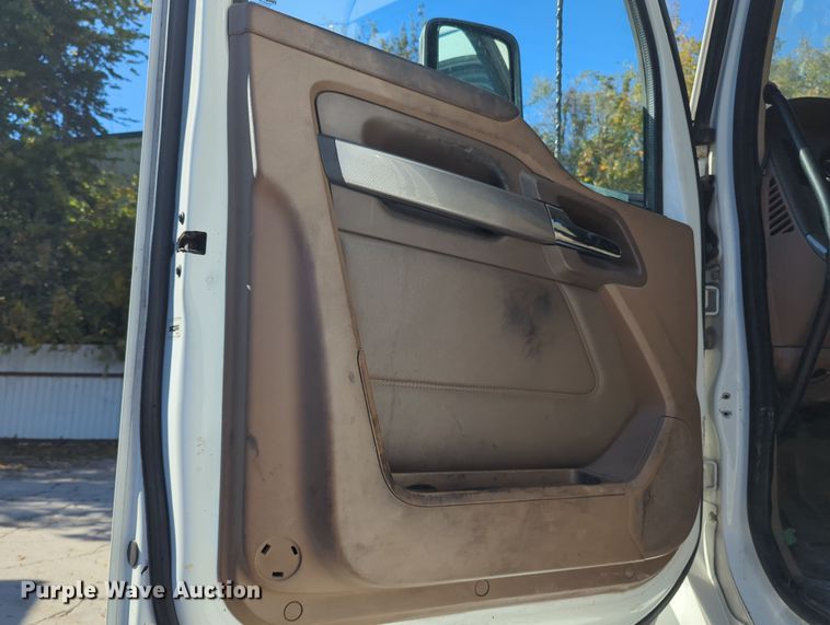 image for item OL9122 2015 Kenworth T680  semi truck