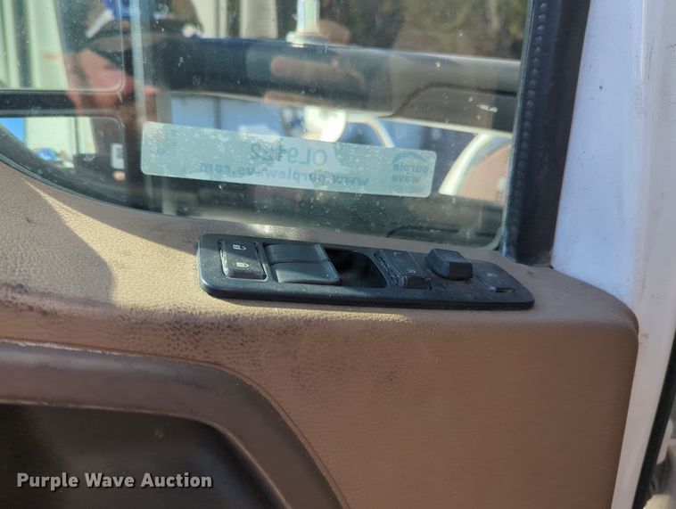 image for item OL9122 2015 Kenworth T680  semi truck