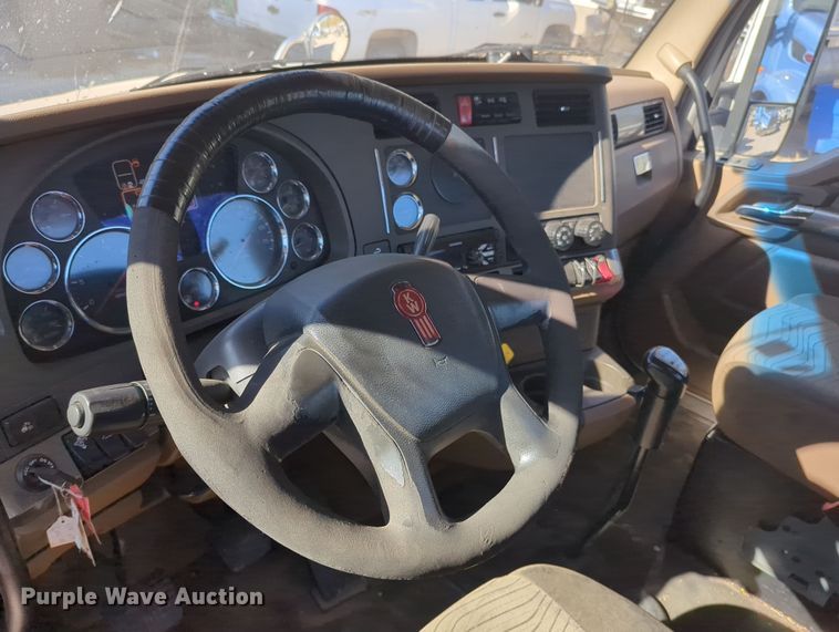 image for item OL9122 2015 Kenworth T680  semi truck