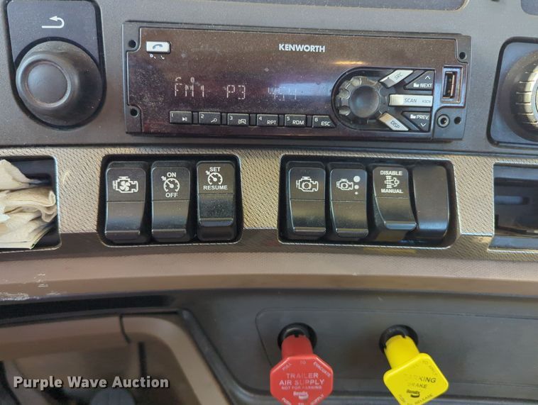 image for item OL9122 2015 Kenworth T680  semi truck