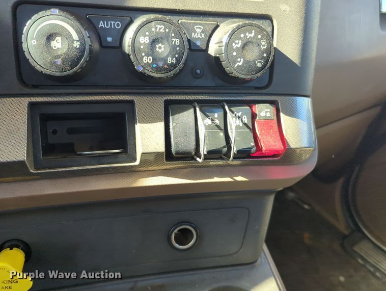 image for item OL9122 2015 Kenworth T680  semi truck