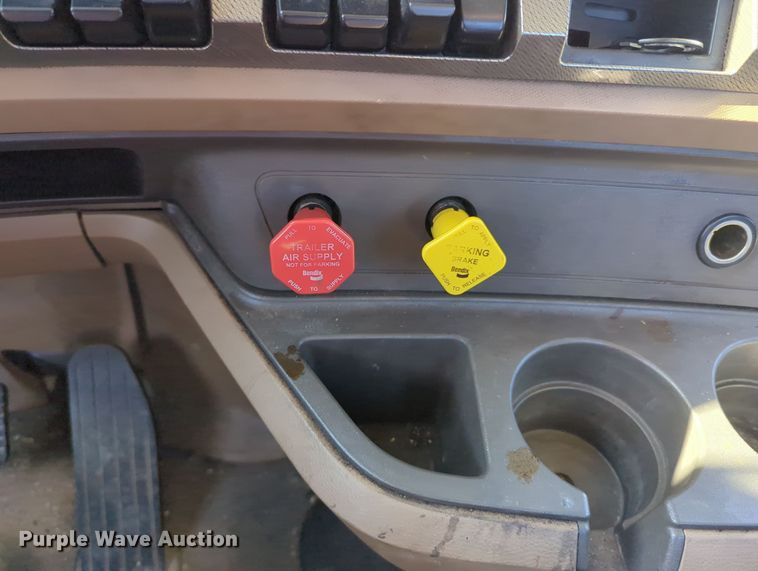 image for item OL9122 2015 Kenworth T680  semi truck