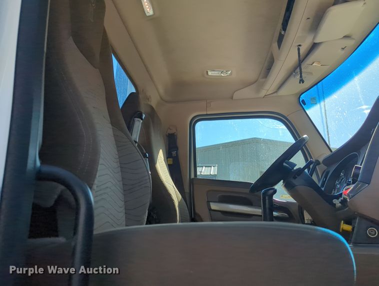 image for item OL9122 2015 Kenworth T680  semi truck