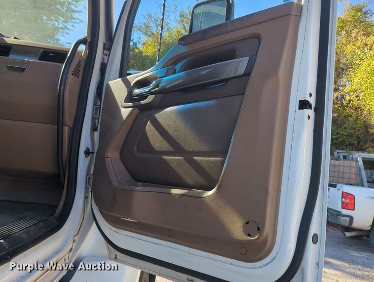 image for item OL9122 2015 Kenworth T680  semi truck