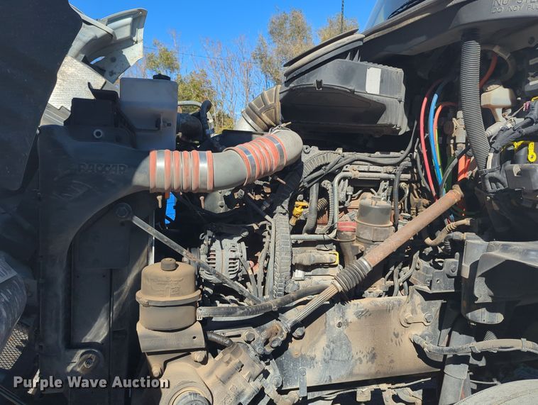 image for item OL9122 2015 Kenworth T680  semi truck