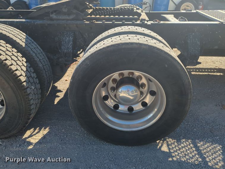 image for item OL9122 2015 Kenworth T680  semi truck