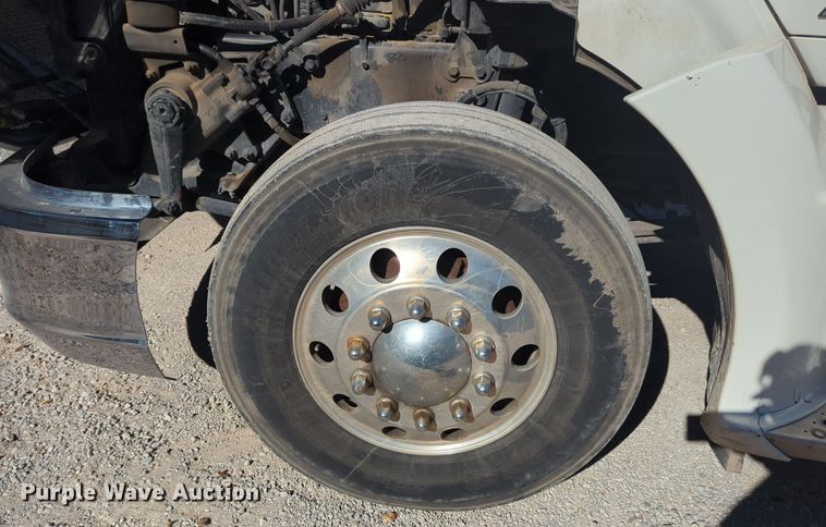 image for item OL9122 2015 Kenworth T680  semi truck