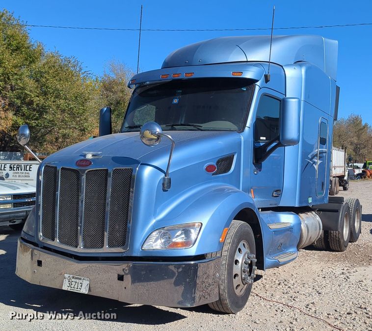 image for item OL9123 2015 Peterbilt 579  semi truck