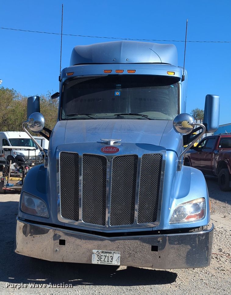 image for item OL9123 2015 Peterbilt 579  semi truck