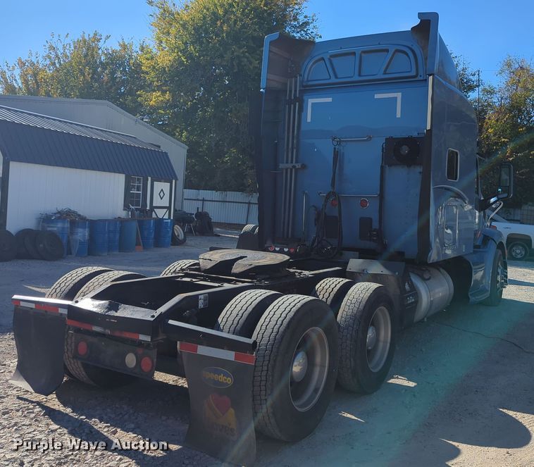 image for item OL9123 2015 Peterbilt 579  semi truck