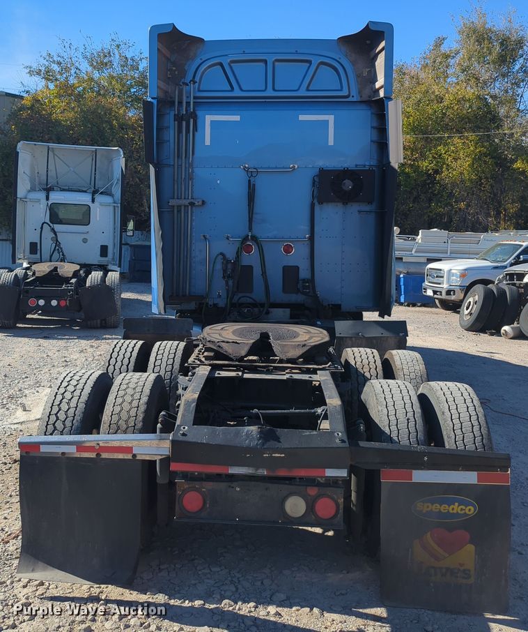 image for item OL9123 2015 Peterbilt 579  semi truck