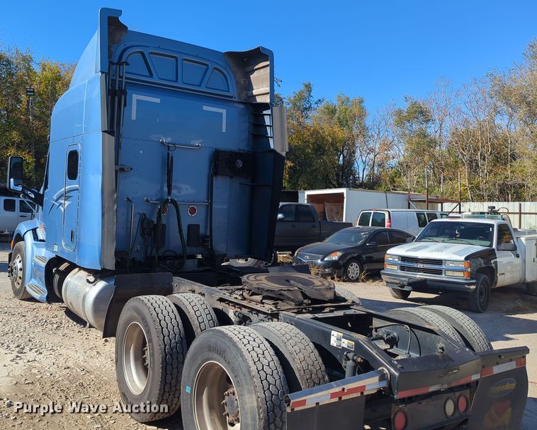 image for item OL9123 2015 Peterbilt 579  semi truck